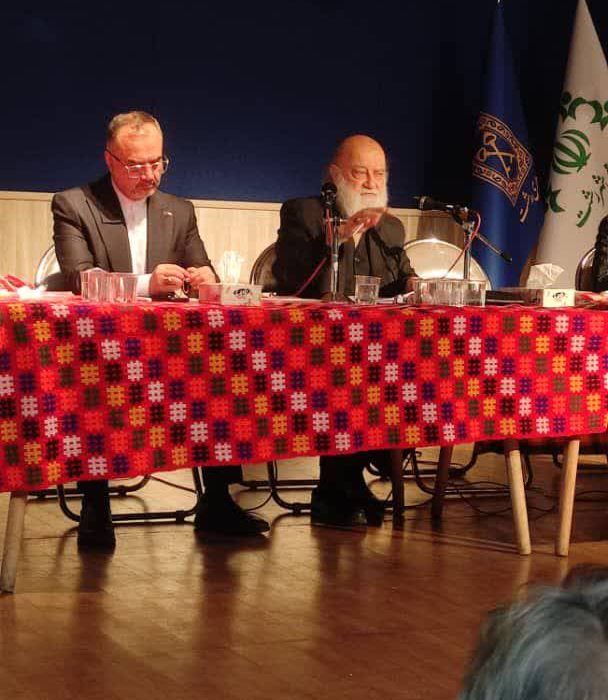 رئیس مجمع مشورتی روسای شورای اسلامی کلانشهرهای کشور به اهمیت انتخاب افراد متخصص و متعهد به عنوان شهردار اشاره کرد و گفت: هنوز تصمیمی پیرامون نحوه انتخاب شهردار گرفته نشده و پیش از آن کمیسیون شوراها باید نظر خود را در این باره اعلام کند.