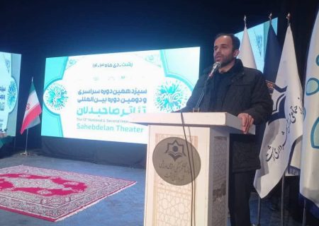 هنرمندان متعهد جامعه را به لحاظ فرهنگی غنی می کنند/ رشت در عرصه هنر چهره های مطرح و ماندگاری به جامعه هنرمندان معرفی کرده است/ اجرای نخستین تئاتر در رشت نشان‌دهنده قدمت فرهنگی رشت