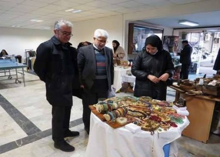 بازدید سرپرست معاونت بهداشتی و اعضا شورای شهر از نمایشگاه صنایع دستی