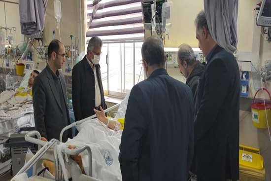 عیادت رئیس دانشگاه علوم پزشکی گیلان از دانشجوی پزشکی بستری در مرکز آموزشی درمانی پورسینا