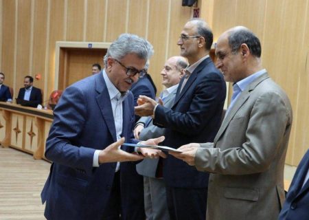 تجلیل استاندار گیلان از رئیس دانشگاه علوم پزشکی به پاس خدمات ارزنده در ایام نوروز