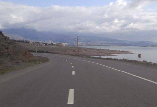 بازگشایی محور منجیل به گیلوان با تلاش شبانه‌روزی راهداران گیلان