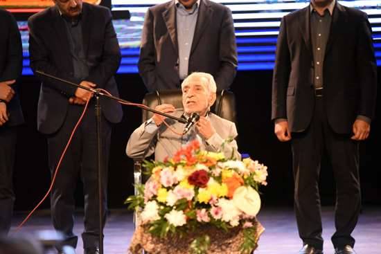 تا جان در بدن دارم، در خدمت مردم خواهم بود