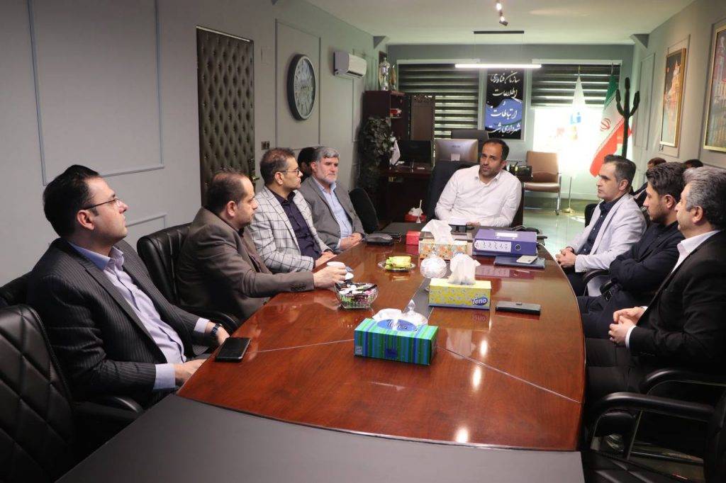 به منظور تسریع در اجرای پروژه ملی «جینف» در رشت و توسعه هوشمندسازی شهری؛ مدیرکل پست گیلان با شهردار رشت دیدار کرد