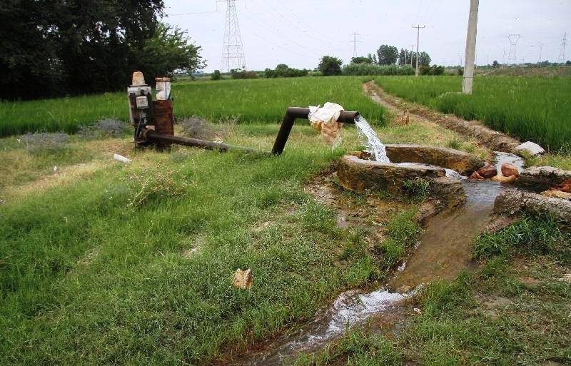 برق چاههای كشاورزی در چارچوب پروانه بهرهبرداری آب به طور كامل تامین میشود