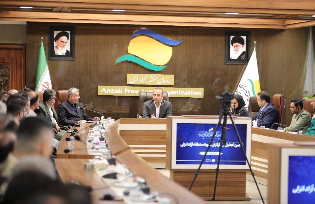 افتخار می‌كنیم كه در خدمت كارگران و كارمندان زحمت‌كش هستیم