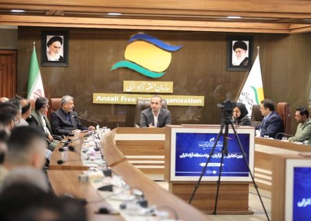 افتخار می‌كنیم كه در خدمت كارگران و كارمندان زحمت‌كش هستیم