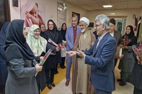 تبریک روز جهانی ماما توسط رئیس دانشگاه و مسئول نهاد نمایندگی مقام معظم رهبری در مرکز آموزشی درمانی الزهرا (س)