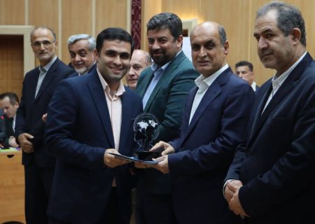 محمد هادی سیفی مسئول روابط عمومی فرمانداری رشت برای دومین بار به عنوان برترین روابط عمومی استان گیلان انتخاب شد