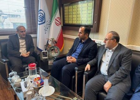 دیدار شهردار رشت با همراهی رئیس کمیسیون بهداشت، محیط‌زیست و خدمات شهری شورای اسلامی با مدیرکل تأمین اجتماعی استان گیلان