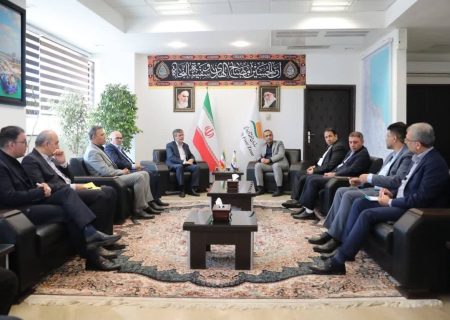 بازدید مشترك مدیرعامل بیمه ایران و مدیرعامل منطقه آزاد انزلی از مجتمع ونوس