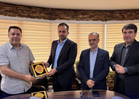 شهردار رشت در جلسه امضای عقد قرارداد سرمایه گذاری اقامتگاه، رستوران و کافی شاپ بوستان ملت رشت؛ ۴۰ پروژه شاخص سرمایه‌گذاری در رشت آماده فراخوان و اجرا است / هتل ۲۲ طبقه با اعتبار بیش از ۱۰ هزار میلیارد تومان بزودی در رشت اجرایی می‌شود