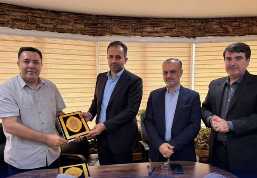 شهردار رشت در جلسه امضای عقد قرارداد سرمایه گذاری اقامتگاه، رستوران و کافی شاپ بوستان ملت رشت؛ ۴۰ پروژه شاخص سرمایه‌گذاری در رشت آماده فراخوان و اجرا است / هتل ۲۲ طبقه با اعتبار بیش از ۱۰ هزار میلیارد تومان بزودی در رشت اجرایی می‌شود