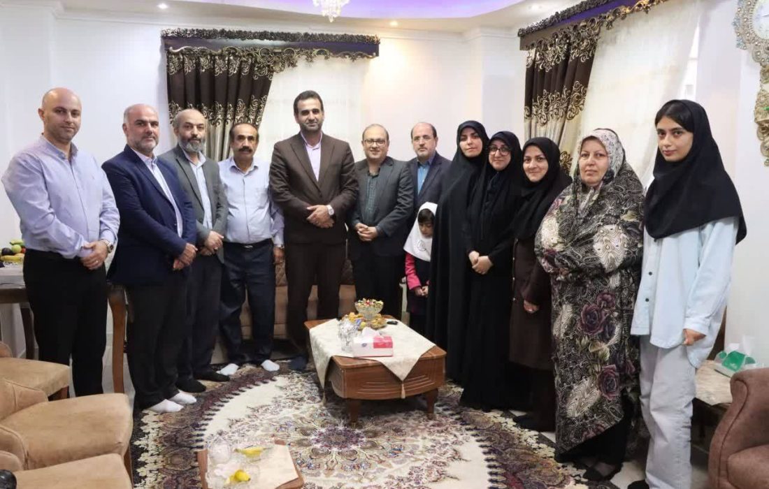 دیدار رئیس دانشگاه آزاد اسلامی گیلان با خانواده دانشجوی آزاده و جانباز هشت سال دفاع مقدس