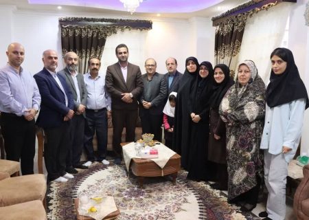 دیدار رئیس دانشگاه آزاد اسلامی گیلان با خانواده دانشجوی آزاده و جانباز هشت سال دفاع مقدس