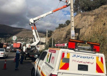 آغاز تعمیرات گسترده فیدرهای ۲۰ كیلوولت در شهرستان رودبار به روش خط گرم