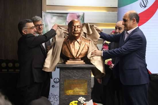 تندیس پروفسور احمدرضا دهپور در دانشکده داروسازی رشت رونمایی شد