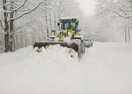 بارش برف شدید در ۶ محور گیلان؛ تردد جریان دارد