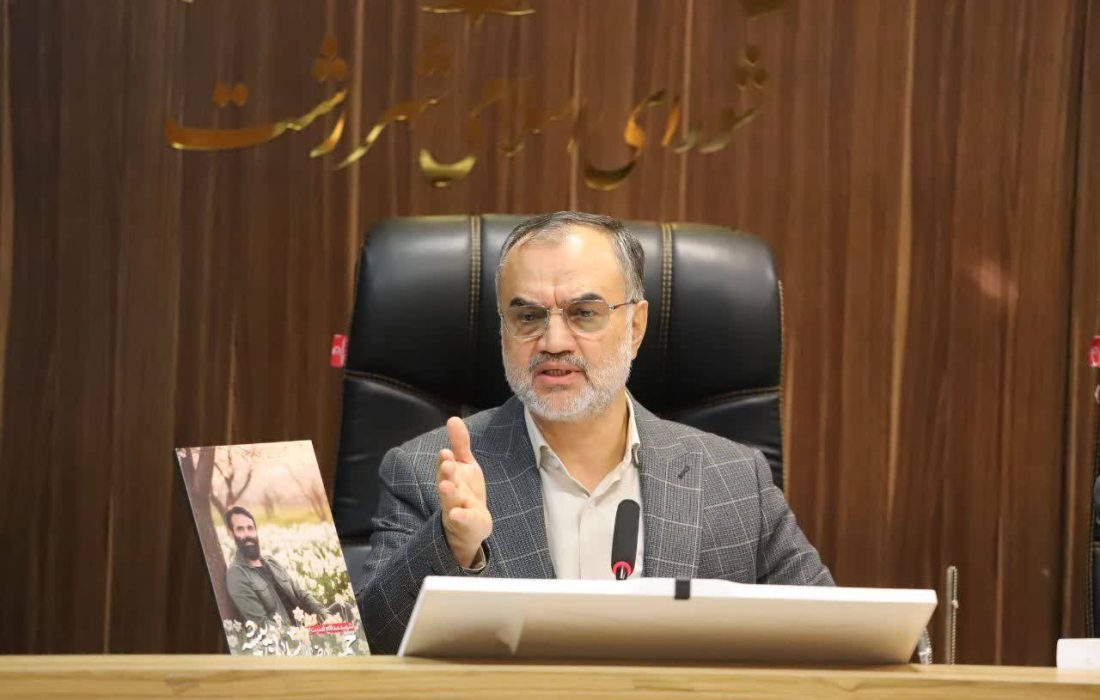 بازار رشت به حال خود رها شده است/ بازار قلب تپنده اقتصاد شهر است/ شورا و شهرداری رشت با تمام توان در کنار بازاریان هستند/ نمایندگان مجلس برای اخذ کمک های ملی به منظور احیای بازار رشت ورود کنند/ تجلیل پایان سال از خبرنگاران