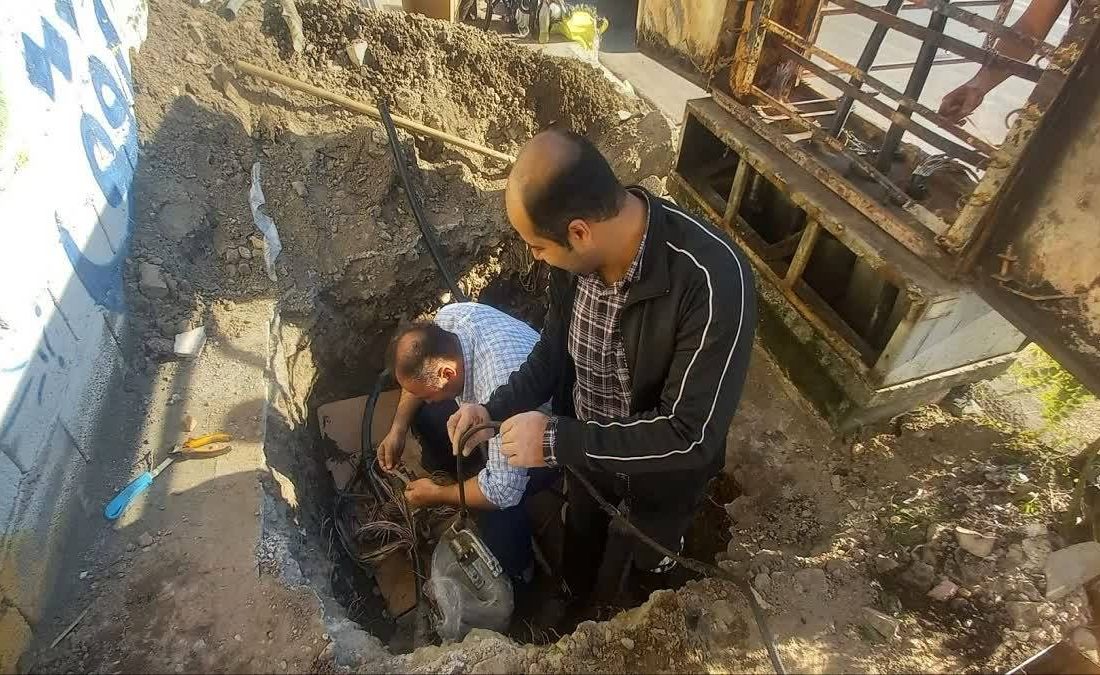 عملیات بازسازی شبکه و تداوم ارئه خدمات مخابراتی در خیابان جهاد آستانهاشرفیه
