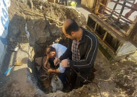 عملیات بازسازی شبکه و تداوم ارئه خدمات مخابراتی در خیابان جهاد آستانه‌اشرفیه