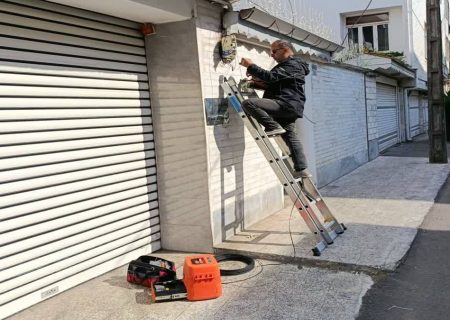 عملیات بازسازی شبکه فیبرنوری خیابان ۱۶۵ بلوار گیلان در مرکز مخابرات شهید محبی رشت