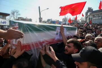 تشییع پیکر ۶ شهید گیلانی جنگ تحمیلی در رشت