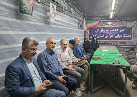 برپایی میز ارتباطات مردمی (میزخدمت) اداره کل بیمه سلامت گیلان در میدان شهدای ذهاب رشت