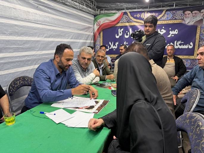 میز خدمت شهرداری و شورای اسلامی شهر رشت در پیاده راه فرهنگی شهدای ذهاب برگزار شد