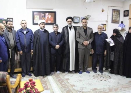 دیدار رئیس و مسئولان دانشگاه آزاد گیلان با خانواده شهید زرین
