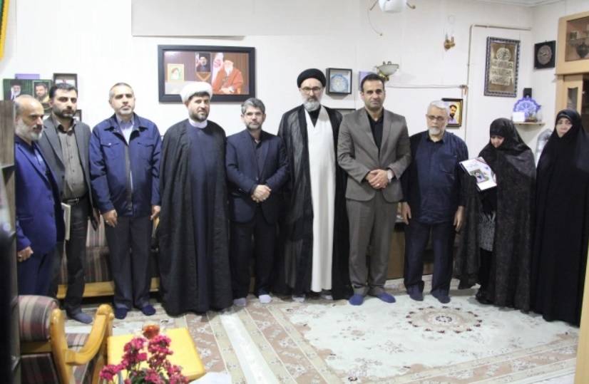 دیدار رئیس و مسئولان دانشگاه آزاد گیلان با خانواده شهید زرین