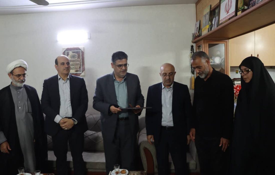 دیدار با خانواده شهید سرافراز ناو دنا محمدرضا حسین‌پور در لاهیجان