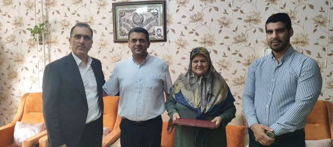 راه شهدا در سنگر تولید ادامه دارد