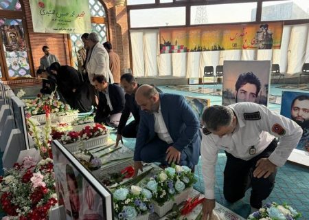 شهردار رشت و مدیران شهری با حضور در مزار شهدا به مقام شهیدان ادای احترام کردند تجدید میثاق شهردار رشت و مدیران شهری با آرمان‌های شهدا