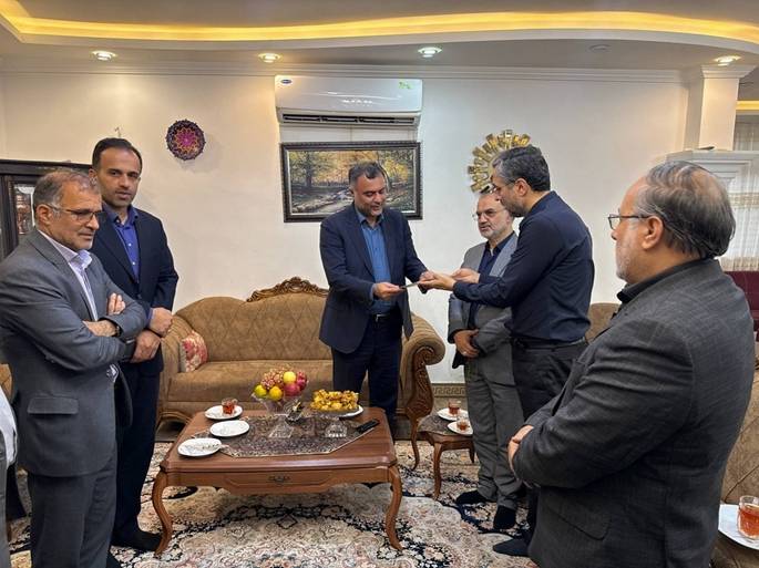 رئیس، اعضای شورا و شهردار رشت با خانواده شهید صدیقی‌صابر دیدار کردند